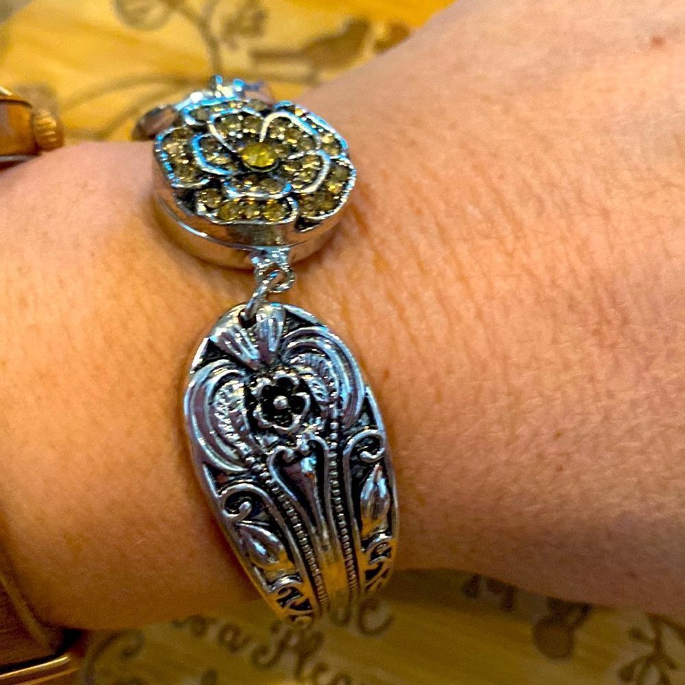 Nwot Buttonbracelet